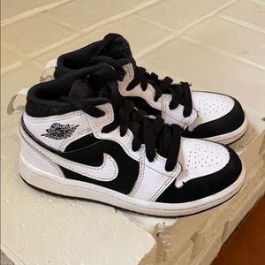 nike air jordan 1 retro mid tuxedo